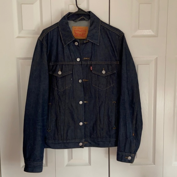 Men’s Levi’s dark blue denim jacket sz M